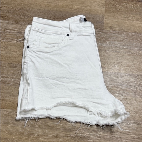 Kut from the Kloth Size 10 Wkhite Jean Shorts - Picture 7 of 10